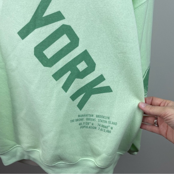 Vinyl Icons Lime Green New York Sweatshirt Women Large Comfort Soft New With Tag - Picture 3 of 9